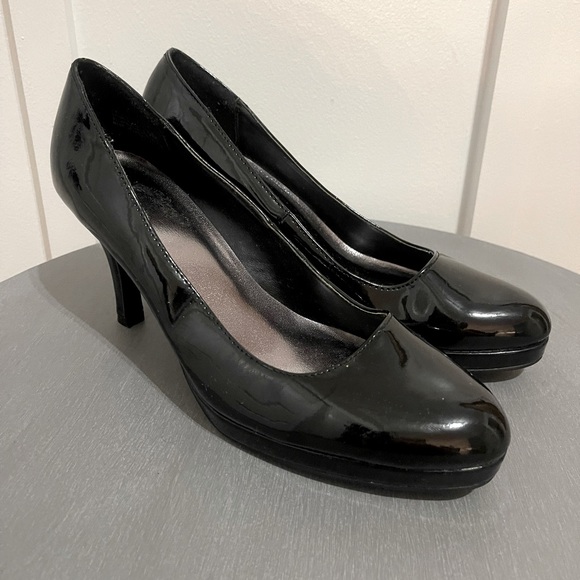 Black Heels - Picture 1 of 5